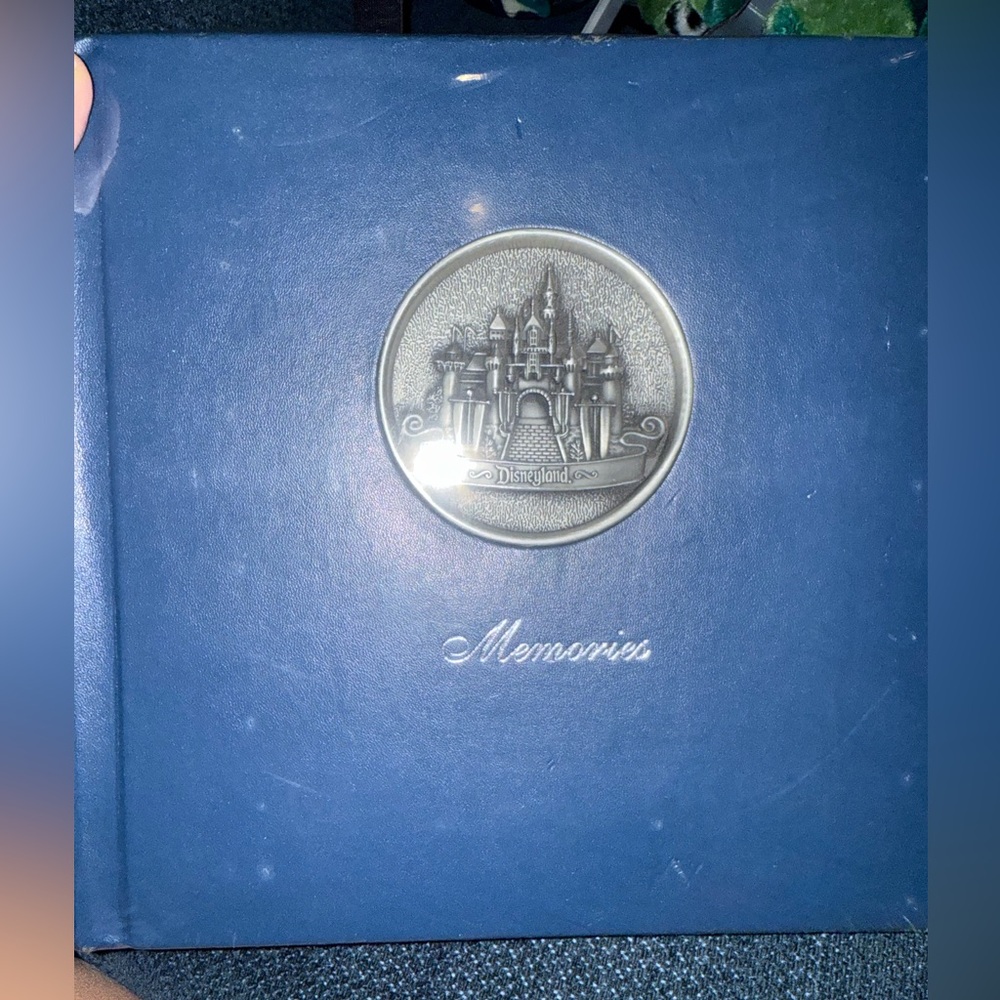 Disneyland Memories Silver‎ Medallion Photo Album NWT.